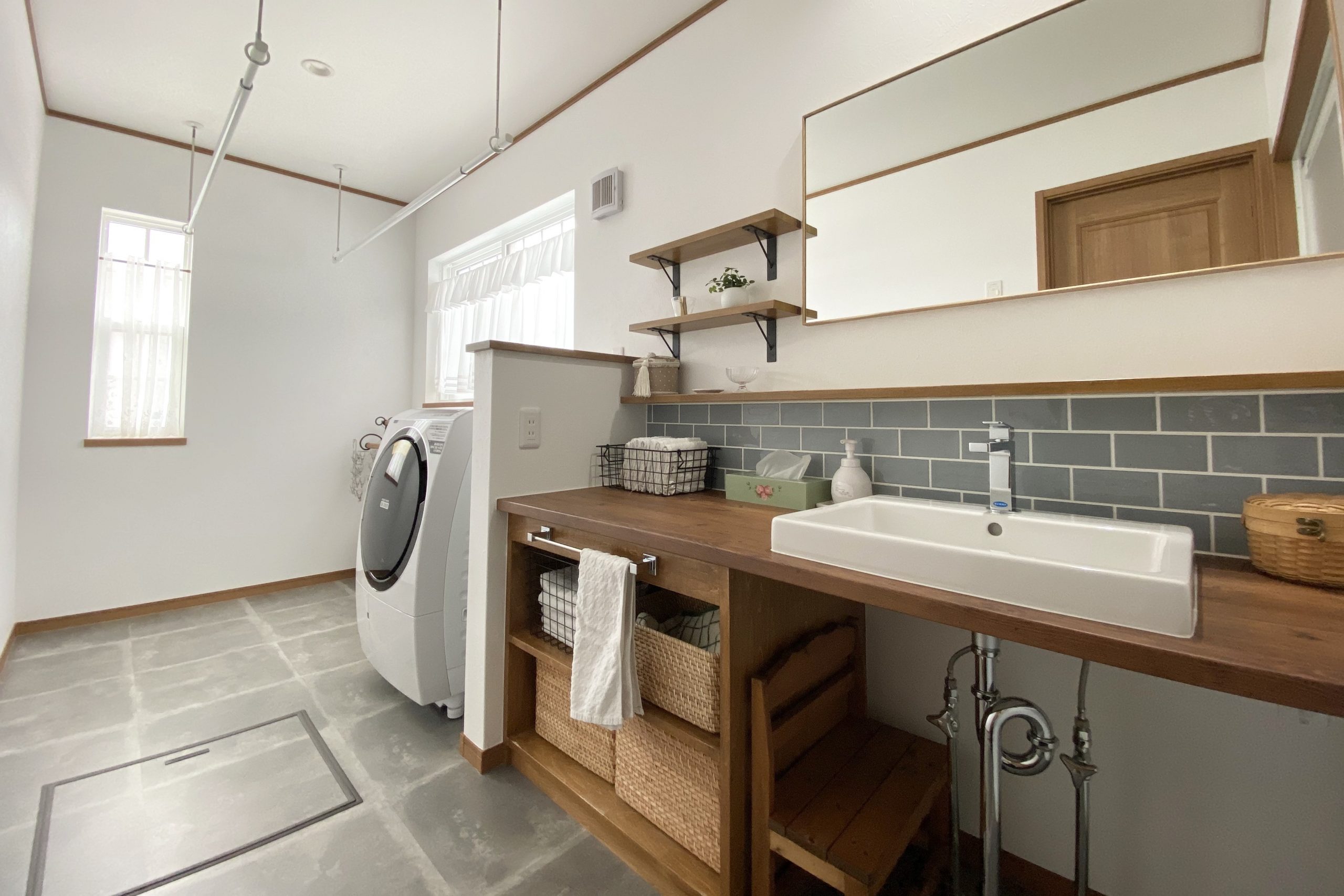 洗濯家事で人気のランドリールームのある洗面スペース～家事・収納動線に優れた間取り