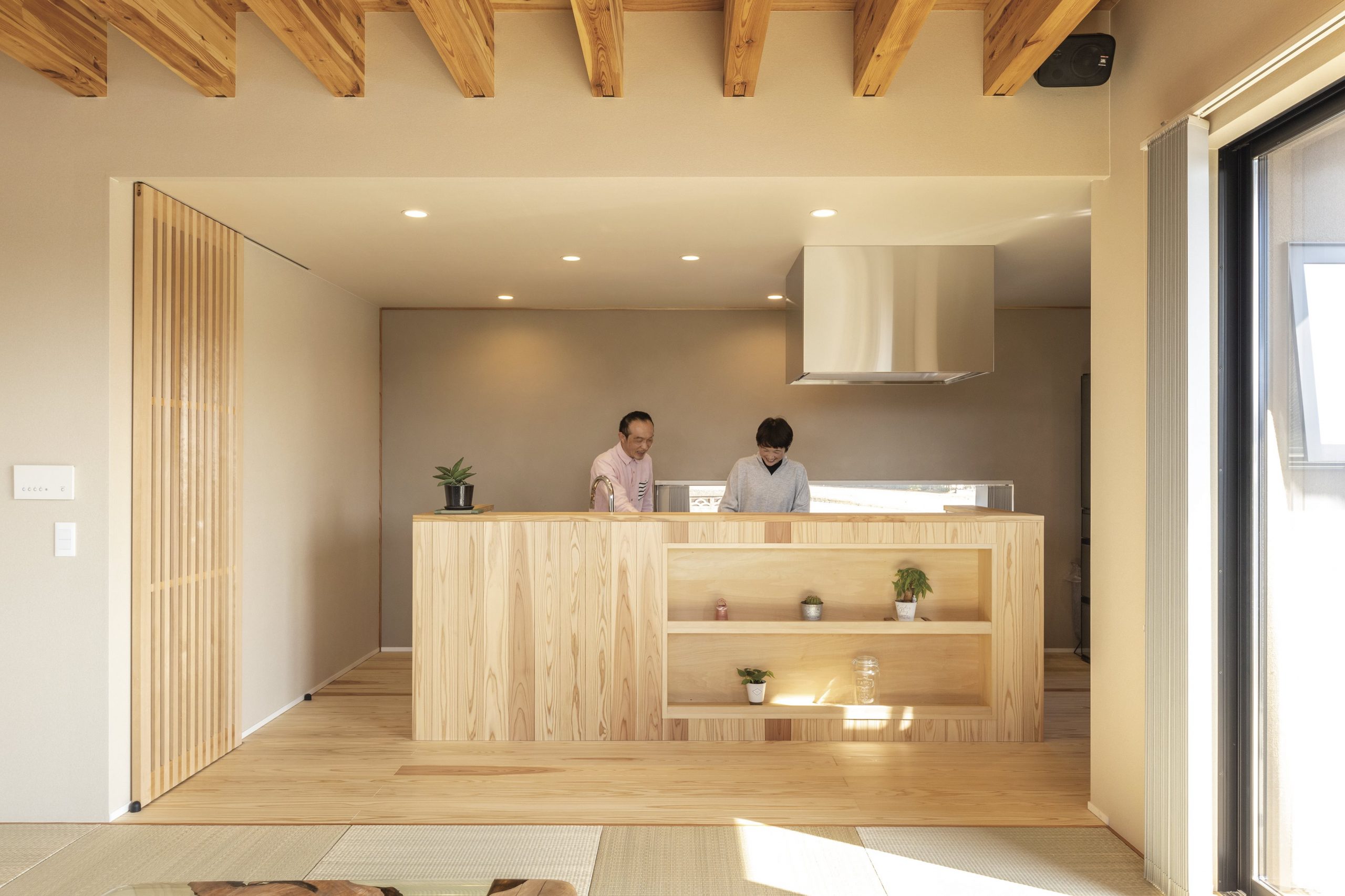 キッチン腰壁でつくるモダンな収納 デザイン術 対面キッチンの便利でおしゃれなアイデア設計 実例 不二建設