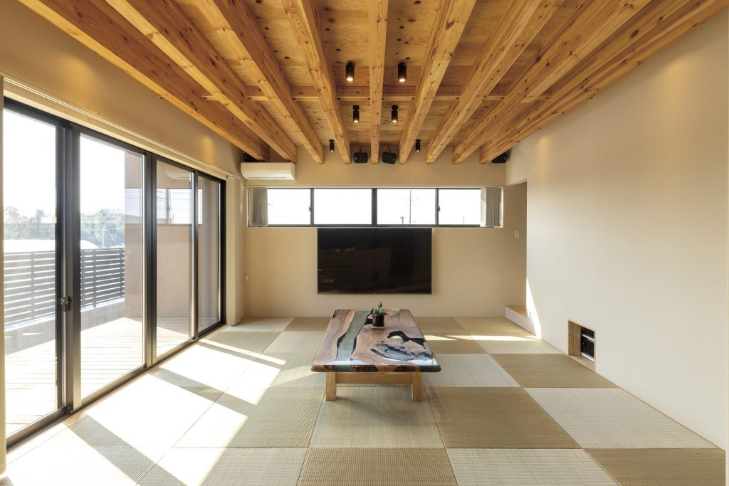 田園風景が楽しめる琉球畳のモダン和室