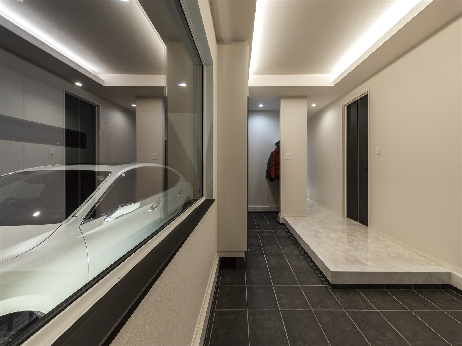 スタイリッシュな間取りとデザインの住まい