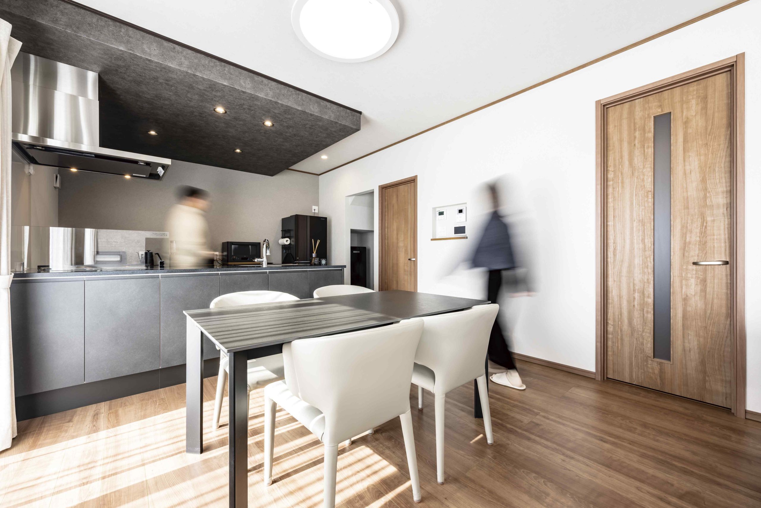 ガルバ×キューブ型の外観と家事ラク回遊動線に大満足　－つくば市　K様－　　